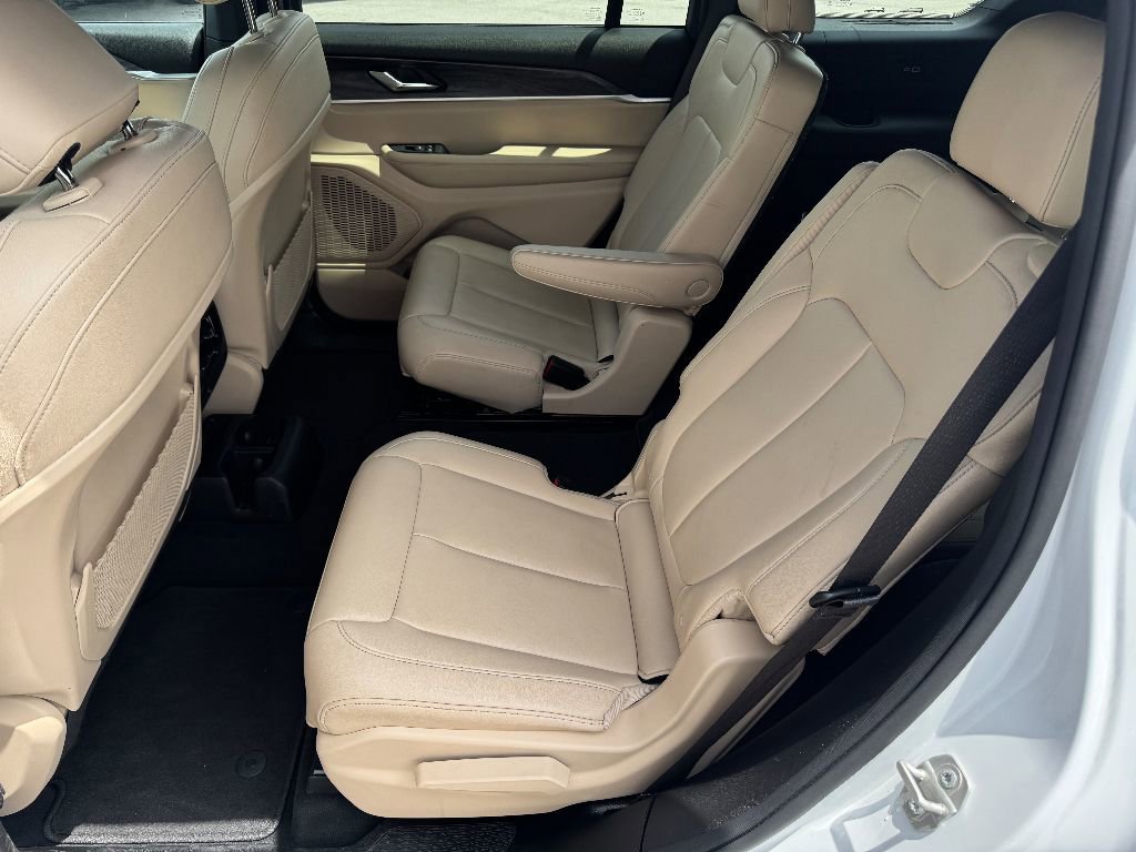 Used 2024 Jeep Grand Cherokee L Limited image 14