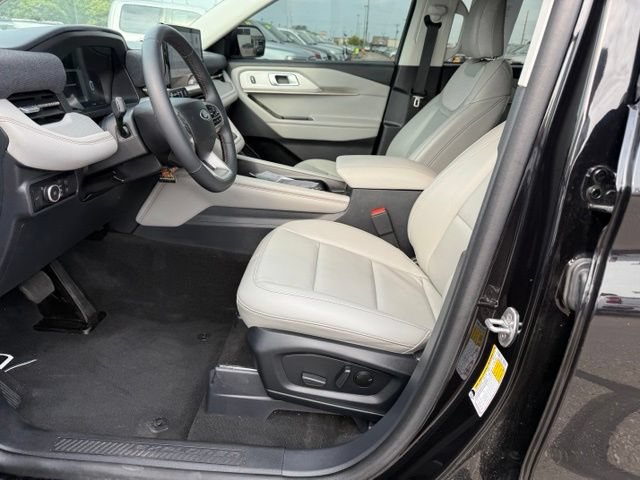 Certified 2025 Ford Explorer Active w/ Active Comfort Package AWD/4WD image 2