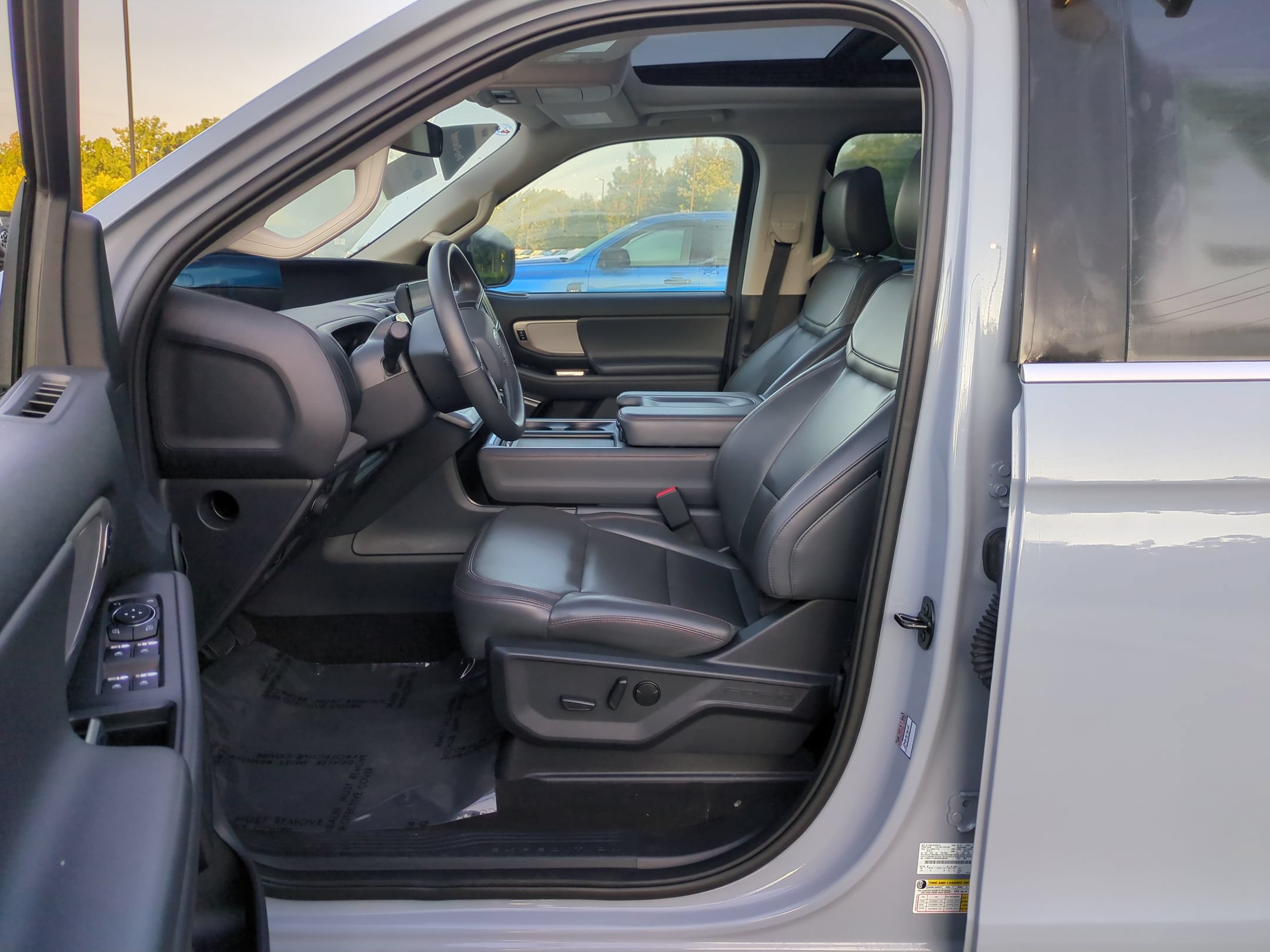 Certified 2025 Ford Expedition Active AWD/4WD image 13