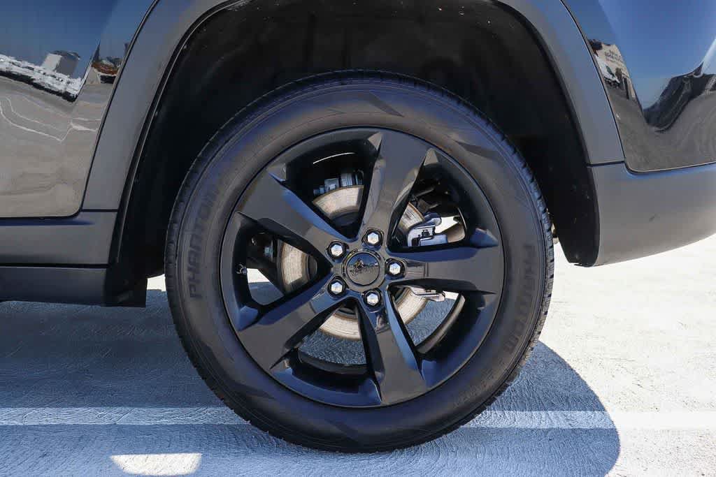Used 2023 Jeep Grand Cherokee Altitude RWD image 10