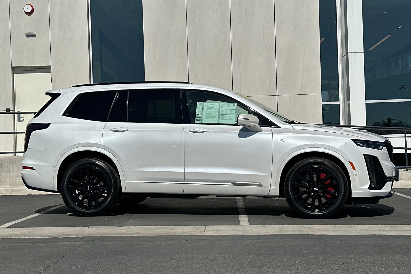 Used 2022 Cadillac XT6 Sport w/ Platinum Package image 2