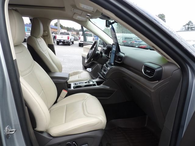 Certified 2020 Ford Explorer Platinum w/ Premium Technology Package image 36