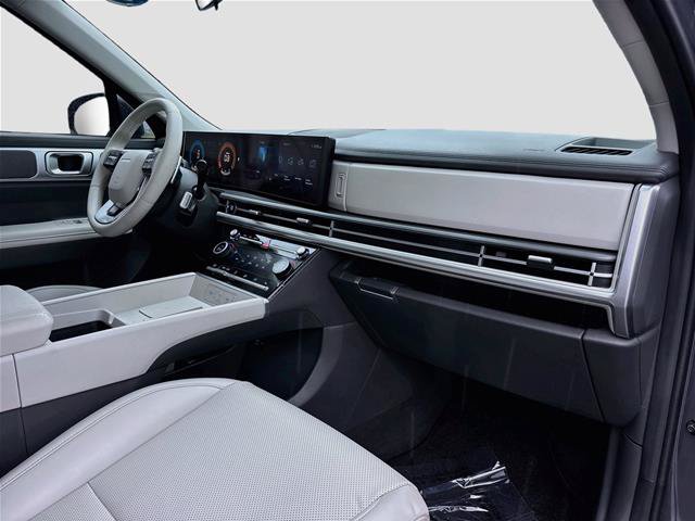 Used 2025 Hyundai Santa Fe SEL FWD image 29