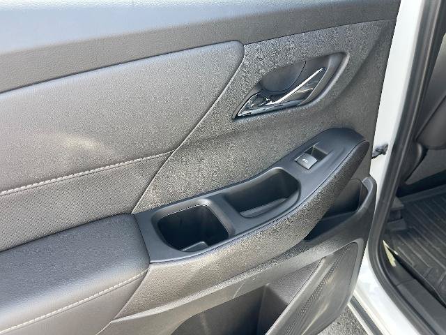 Used 2023 Chevrolet Traverse Premier FWD image 19