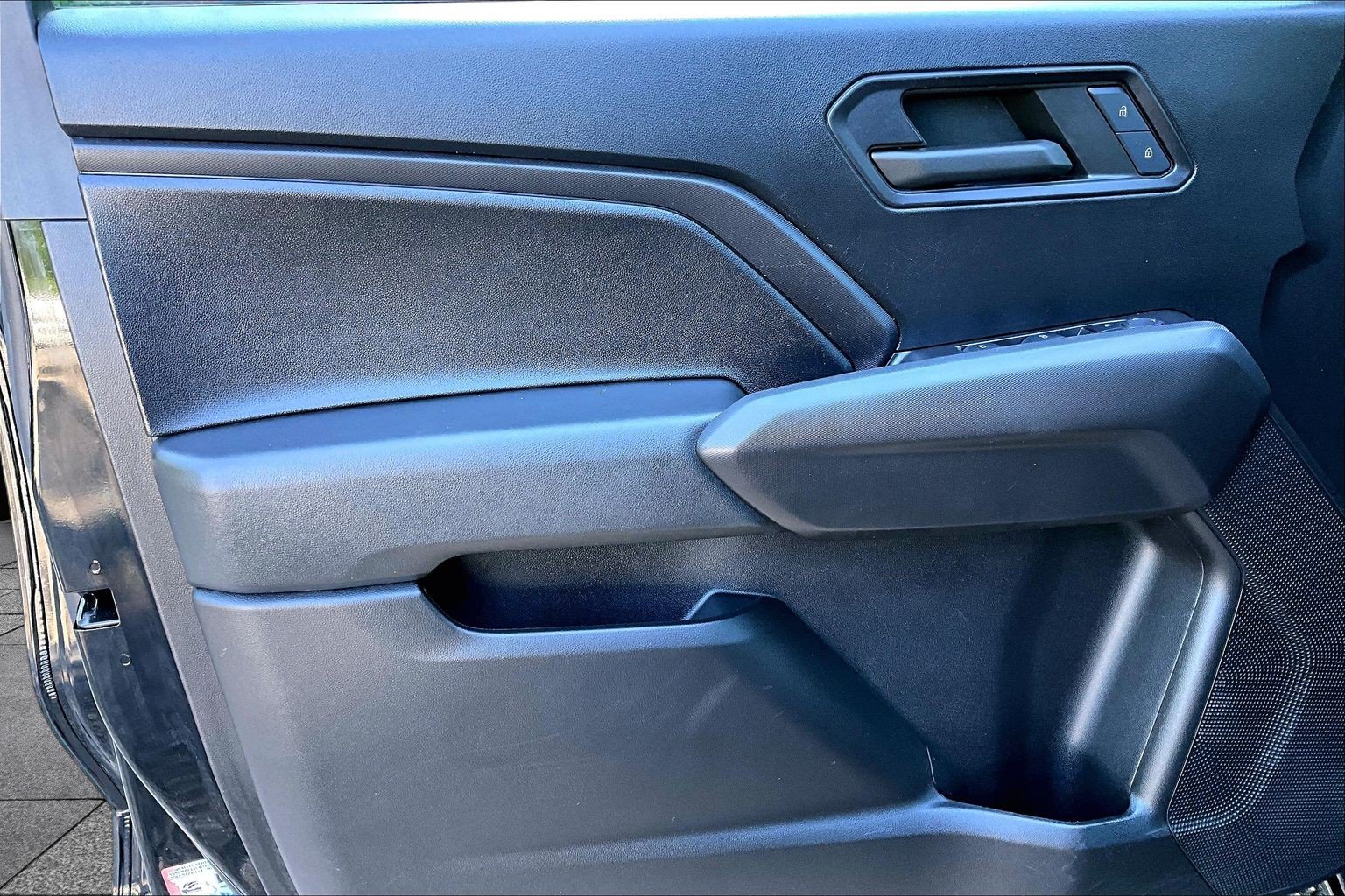 Used 2024 Chevrolet Colorado Trail Boss w/ LPO, Dark Essentials Package AWD/4WD image 18