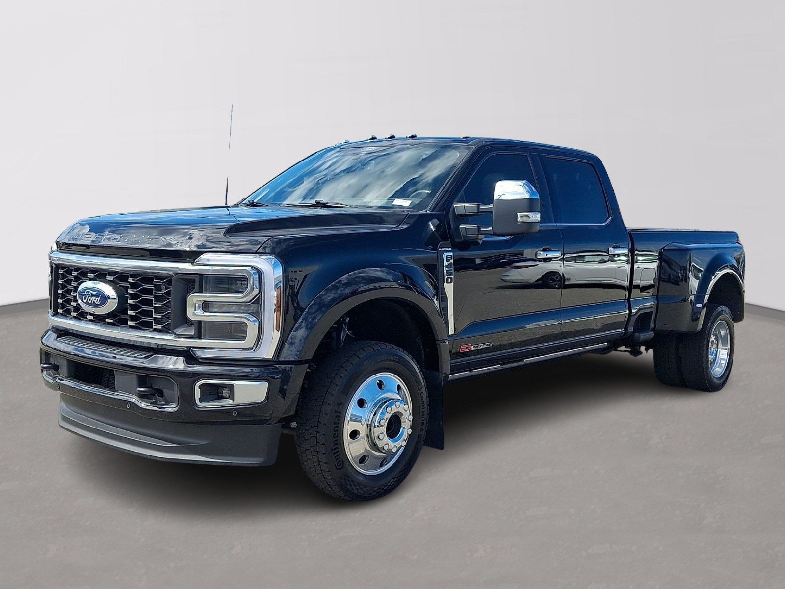 Certified 2025 Ford F450 Platinum w/ Platinum Plus Package AWD/4WD image 3