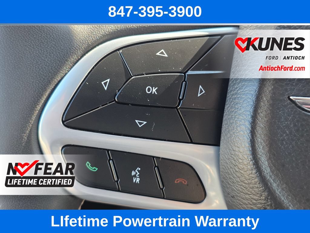 Used 2023 Chrysler Pacifica Touring-L FWD image 26