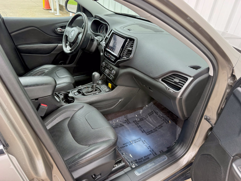Used 2019 Jeep Cherokee Limited AWD/4WD image 21