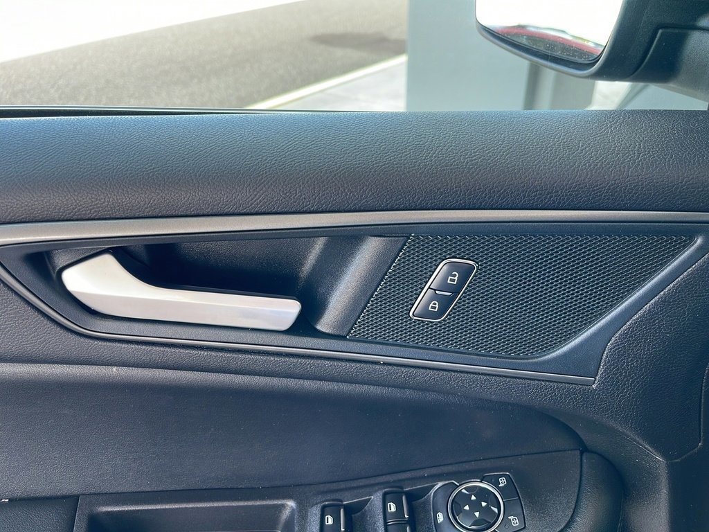 Certified 2024 Ford Edge SE w/ Black Appearance Package image 9