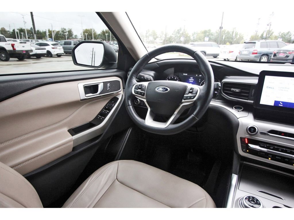 Certified 2022 Ford Explorer XLT w/ Equipment Group 202A image 11