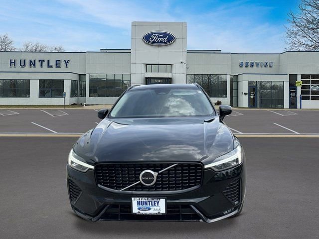 Used 2025 Volvo XC60 B5 Core AWD/4WD image 2