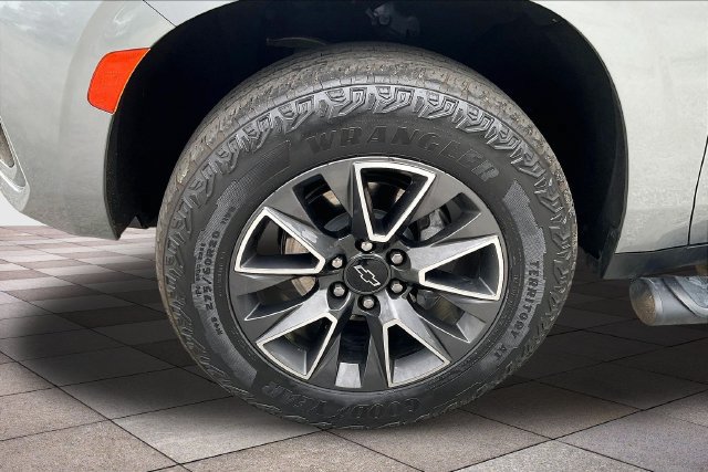 Used 2023 Chevrolet Tahoe Z71 w/ Luxury Package AWD/4WD image 10