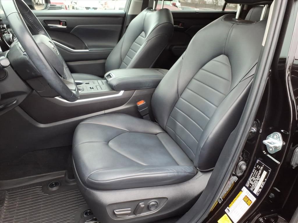Used 2022 Toyota Highlander XLE image 9