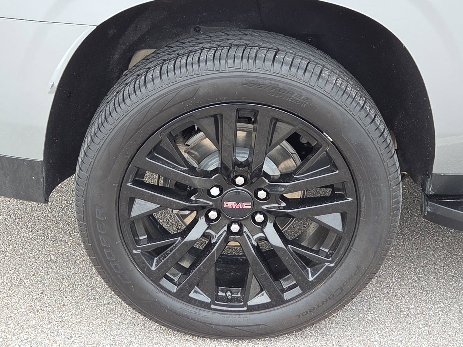 Used 2023 GMC Yukon XL SLT w/ SLT Premium Package image 7