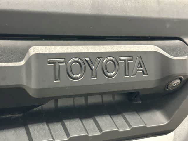 Used 2022 Toyota Tundra SR5 w/ SR5 Convenience Package AWD/4WD image 25