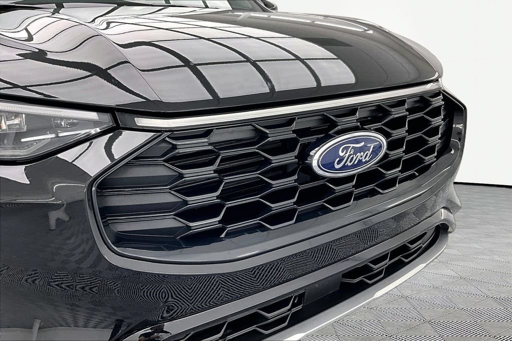 Certified 2025 Ford Escape ST-Line Elite AWD/4WD image 28