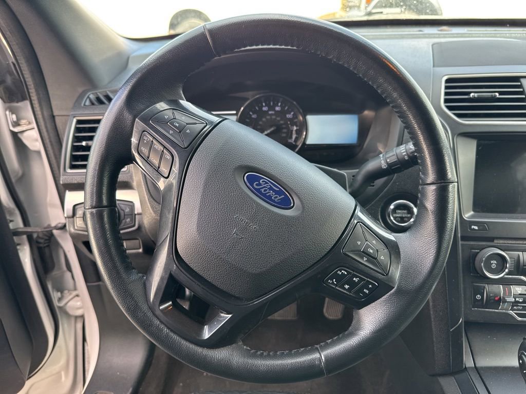 Certified 2018 Ford Explorer XLT w/ Equipment Group 202A image 9