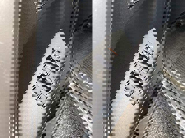 Used 2018 Toyota RAV4 XLE image 18