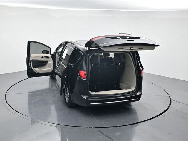 Used 2024 Chrysler Pacifica Limited image 45