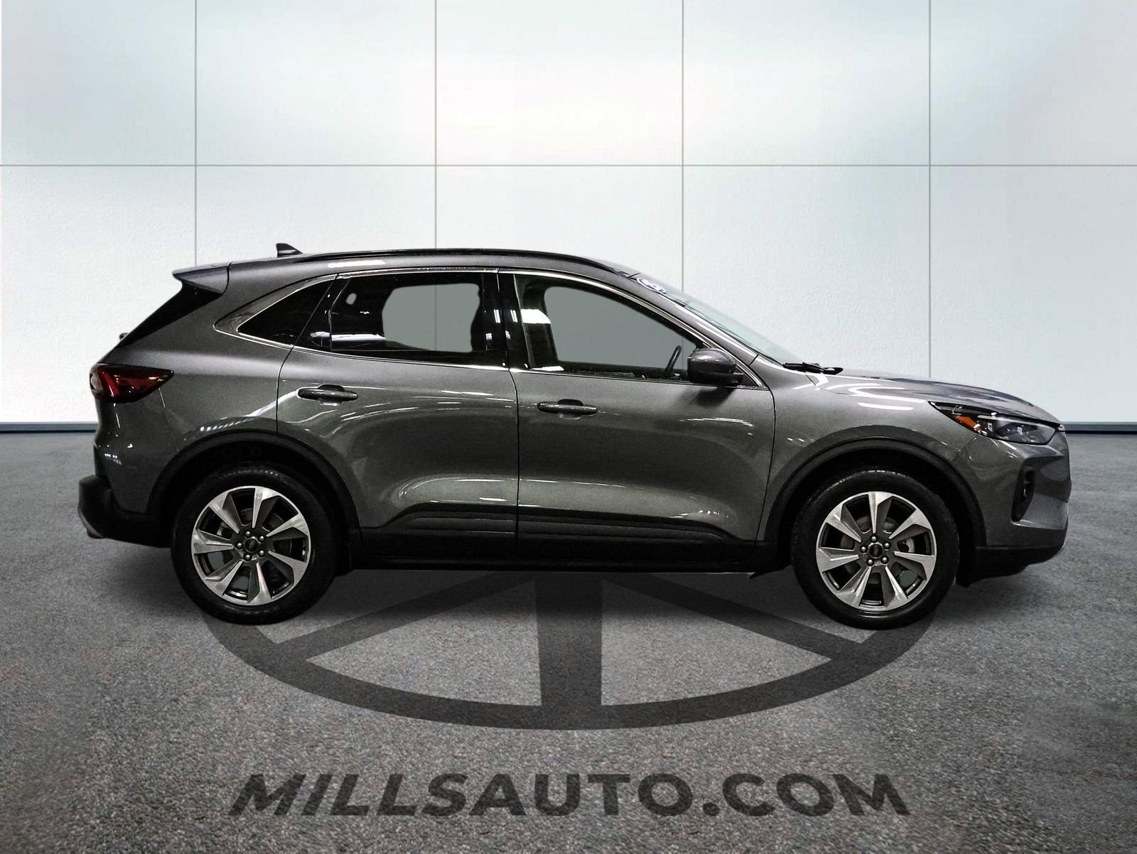Certified 2025 Ford Escape Platinum AWD/4WD image 3