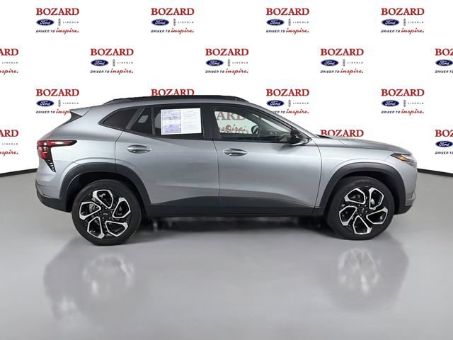 Used 2025 Chevrolet Trax RS w/ Driver Confidence Package FWD image 9