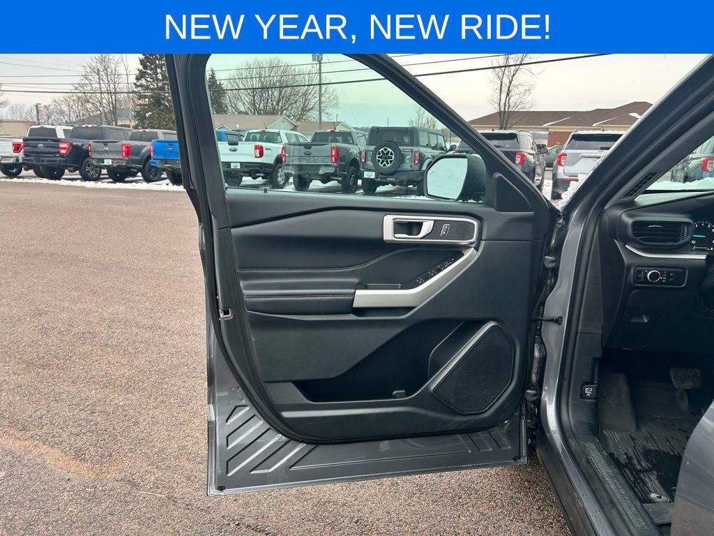 Certified 2023 Ford Explorer XLT w/ Class IV Trailer Tow Package image 12