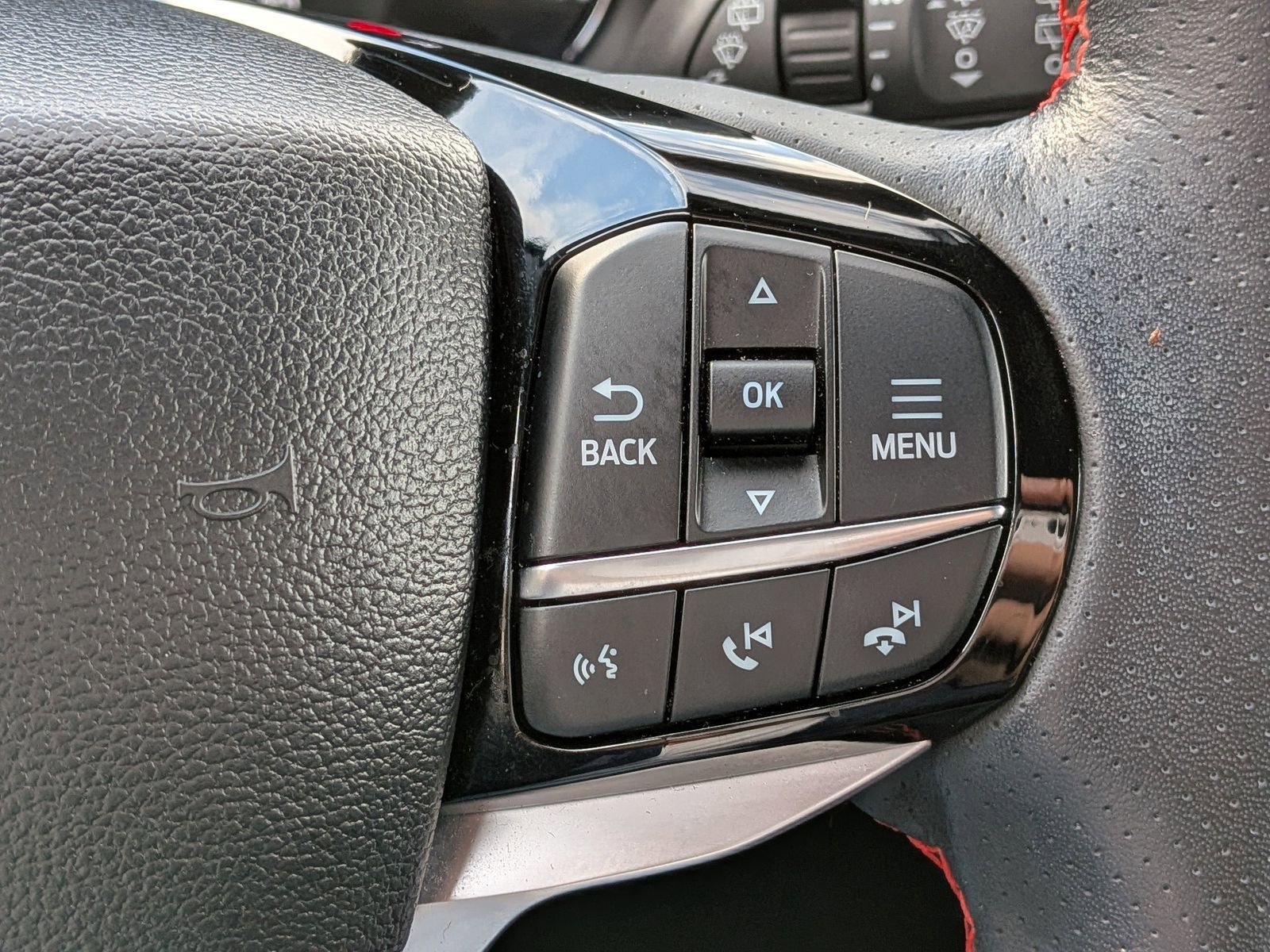 Certified 2024 Ford Explorer ST-Line w/ Class IV Trailer Tow Package image 31