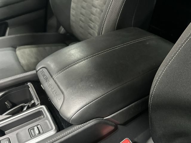 Used 2025 Nissan Pathfinder SV FWD image 28