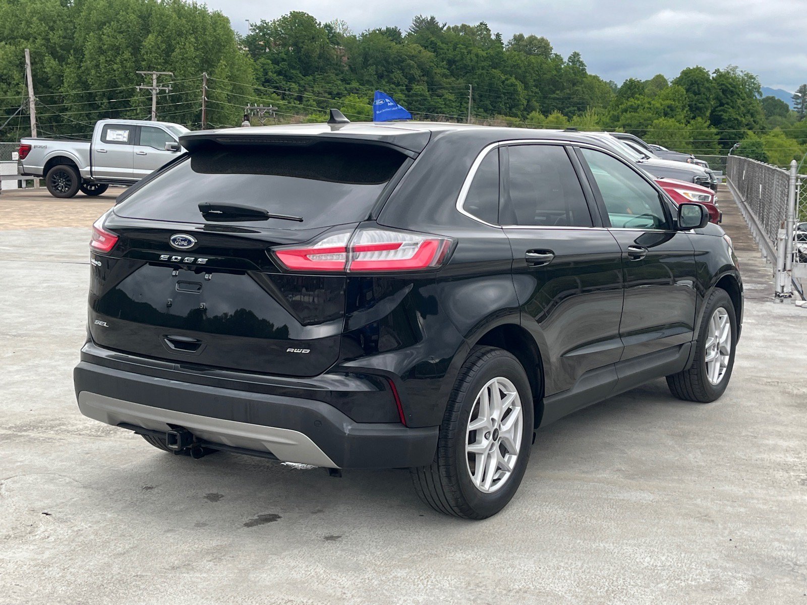 Certified 2023 Ford Edge SEL w/ Convenience Package AWD/4WD image 3