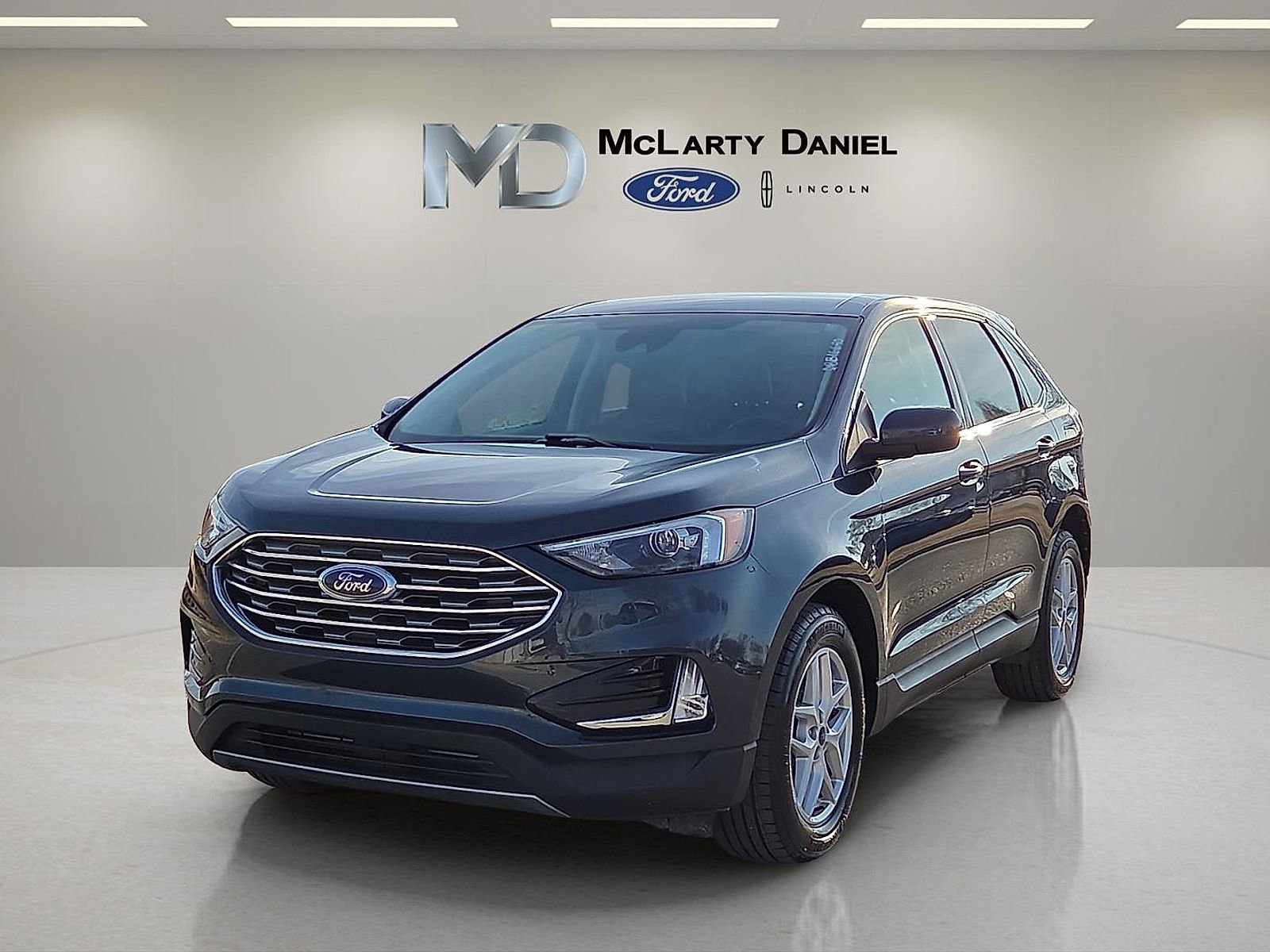 Certified 2022 Ford Edge SEL w/ Convenience Package image 2