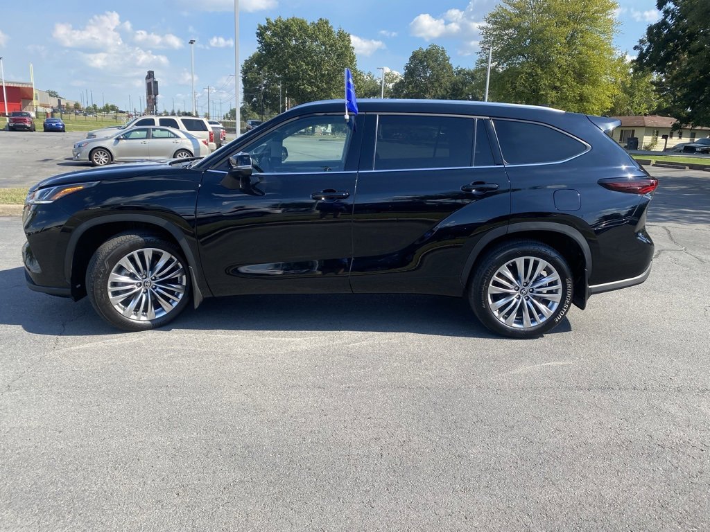 Used 2024 Toyota Highlander Platinum image 4