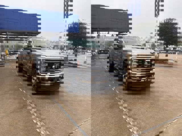 Certified 2023 Ford F350 Lariat w/ FX4 Off-Road Package image 6