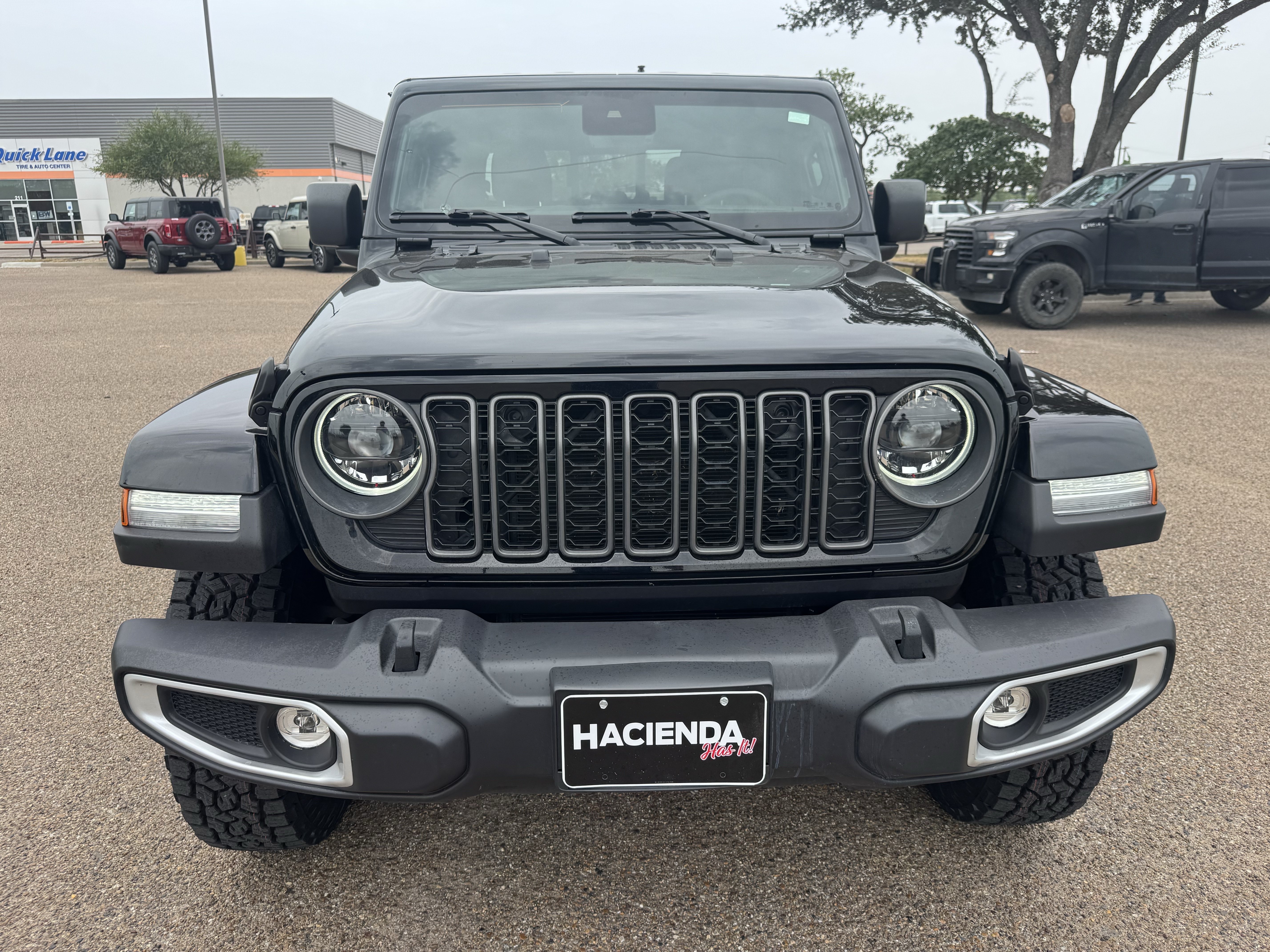 Used 2025 Jeep Gladiator Sport AWD/4WD image 6