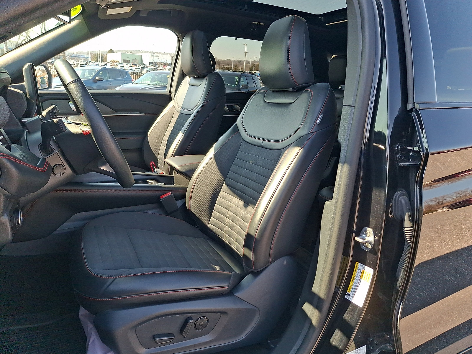 Certified 2025 Ford Explorer ST-Line w/ Premium Package AWD/4WD image 14