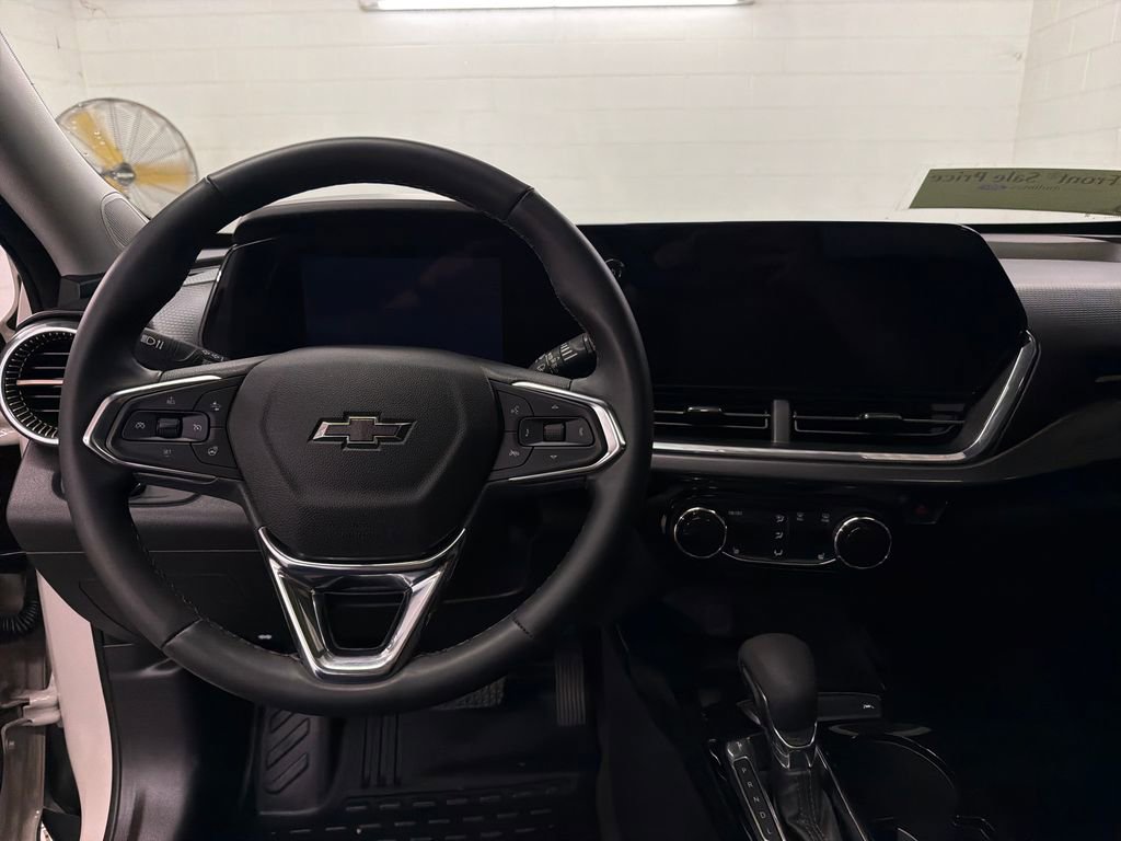 Used 2026 Chevrolet Trax ACTIV w/ Sunroof Package FWD image 9