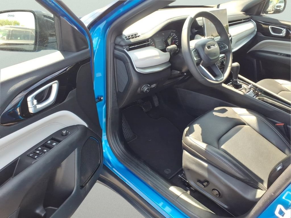 Used 2026 Jeep Compass Limited AWD/4WD image 11