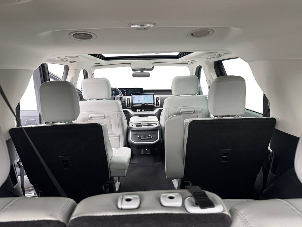 Certified 2025 Ford Expedition Max Platinum w/ Driver's Package AWD/4WD image 27
