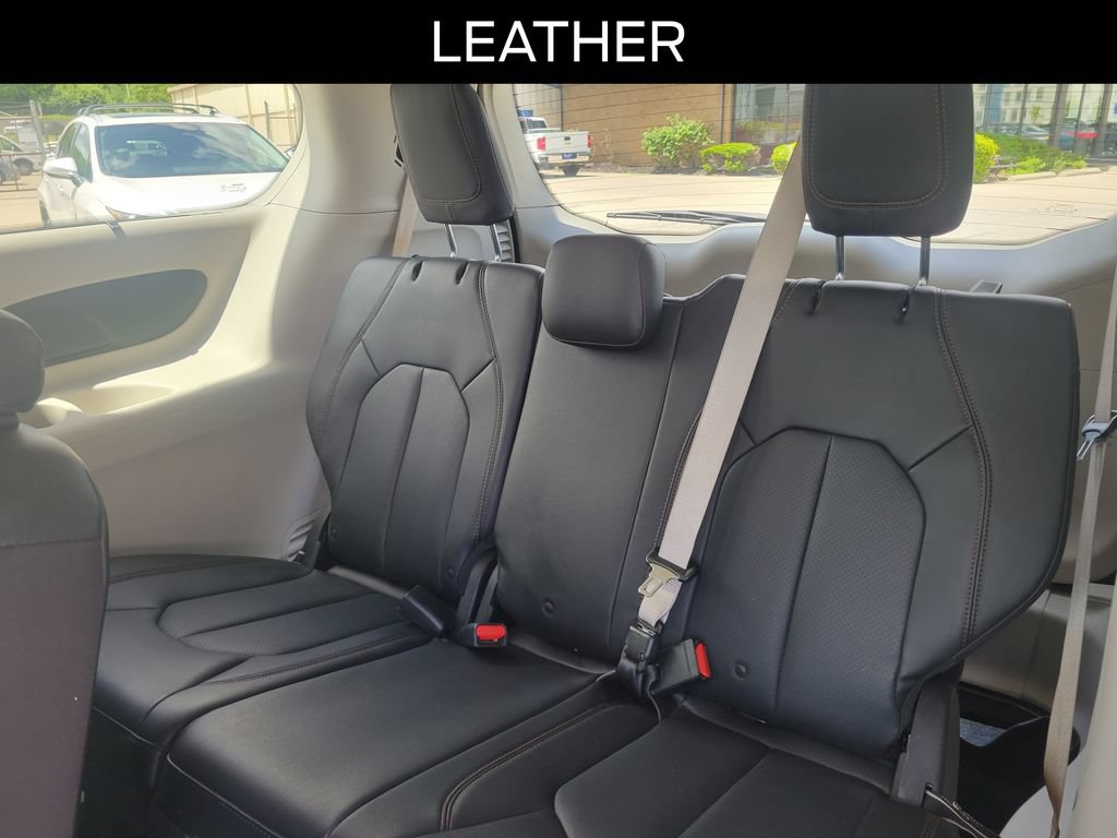 Used 2019 Chrysler Pacifica Touring-L FWD image 14