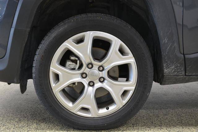 Used 2023 Jeep Renegade Limited w/ Sun/Sound Group AWD/4WD image 11