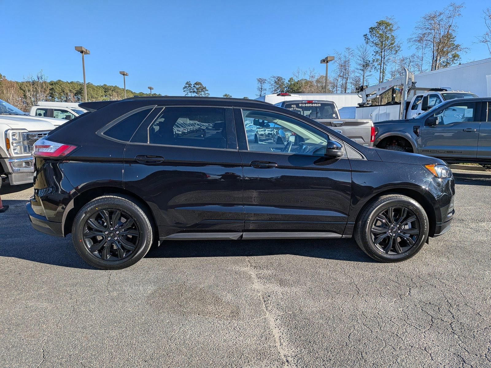 Certified 2022 Ford Edge SE w/ Black Appearance Package image 6
