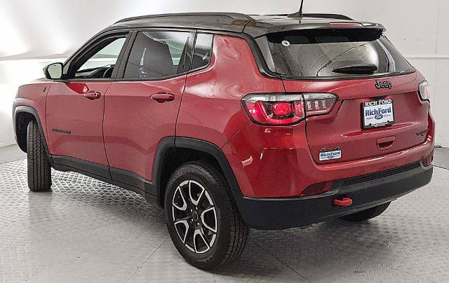 Used 2025 Jeep Compass Trailhawk AWD/4WD image 4