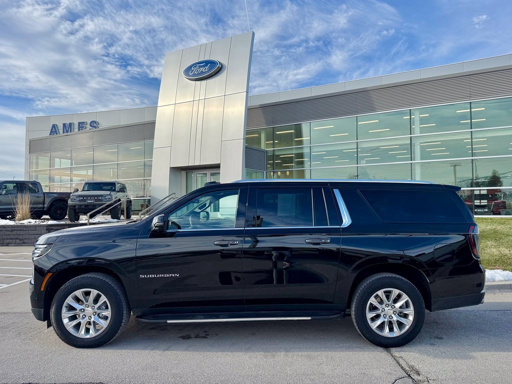 Used 2025 Chevrolet Suburban Premier w/ Sun And Tow Package image 5