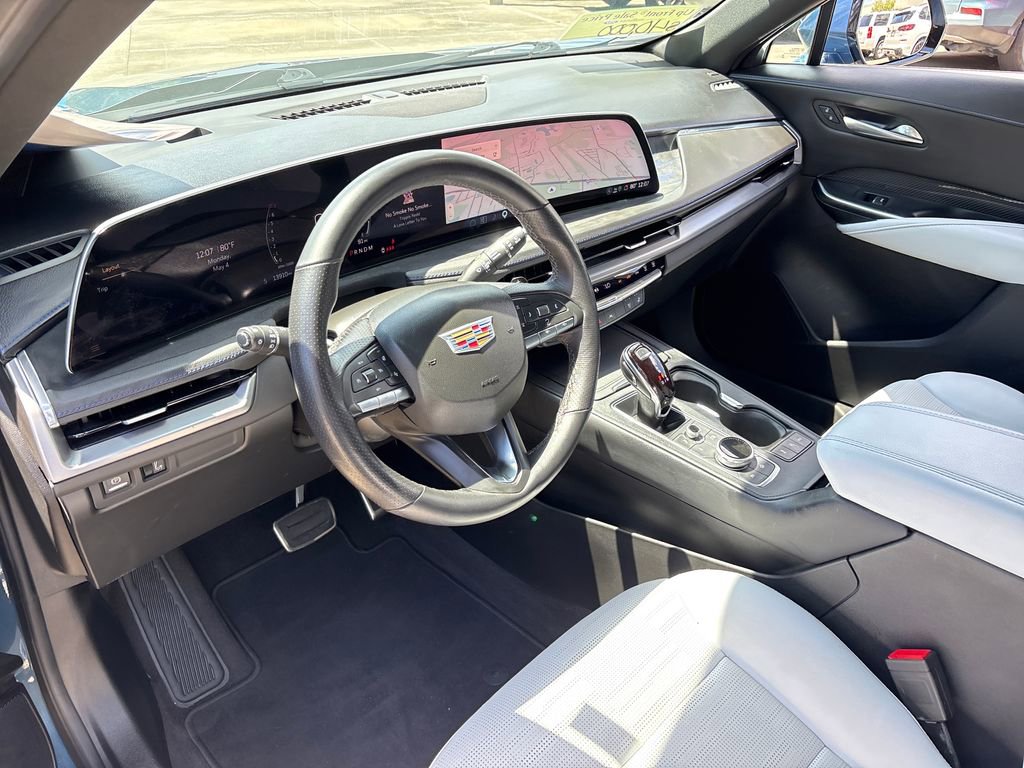 Used 2025 Cadillac XT4 Sport FWD image 6