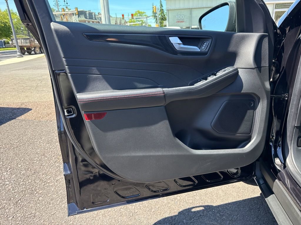 Certified 2023 Ford Escape ST-Line w/ Tech Pack #1 AWD/4WD image 14