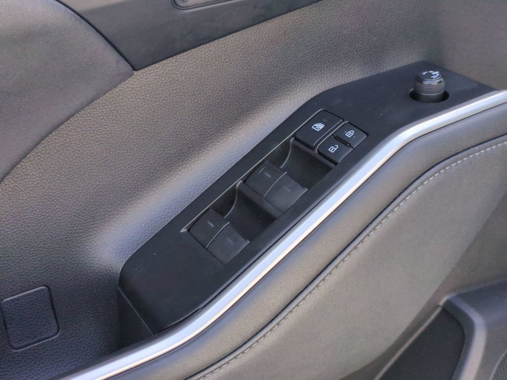 Used 2021 Toyota Highlander XLE FWD image 12