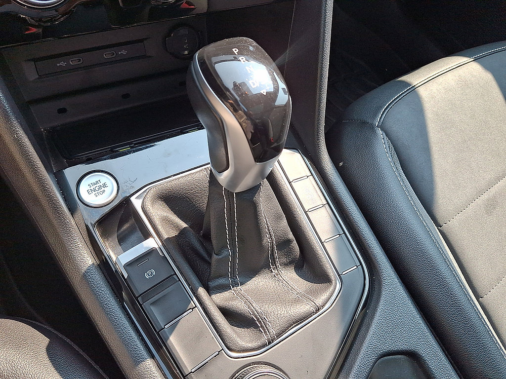Used 2023 Volkswagen Taos SE w/ Panoramic Sunroof Package AWD/4WD image 4
