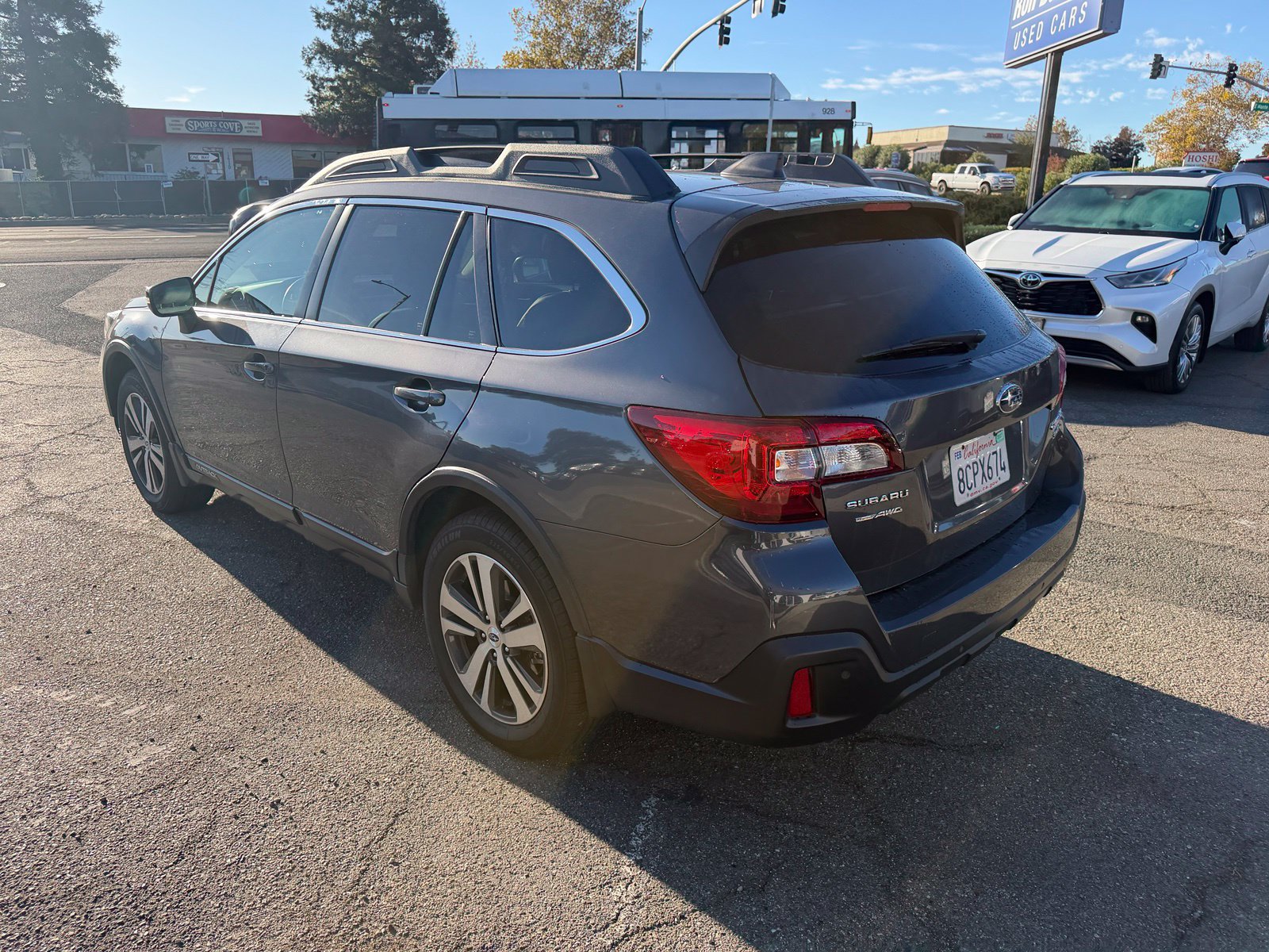 Used 2018 Subaru Outback 3.6R Limited AWD/4WD image 3