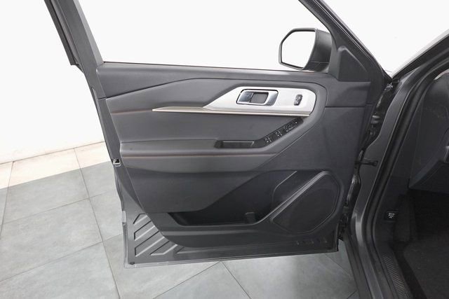 Certified 2025 Ford Explorer Active image 7