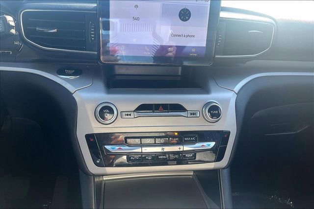 Certified 2022 Ford Explorer XLT w/ Equipment Group 202A image 31