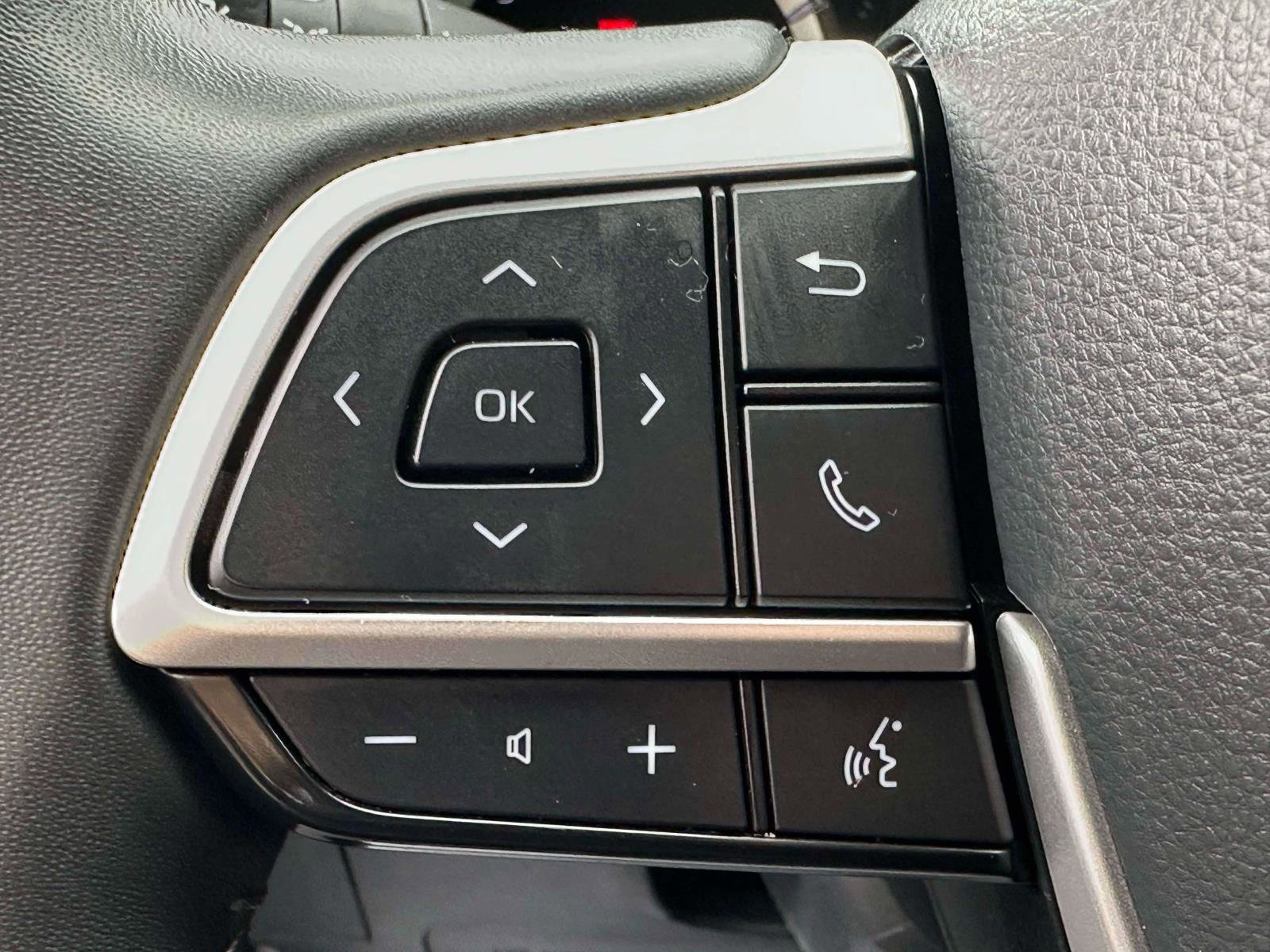 Used 2024 Toyota Highlander XSE image 23